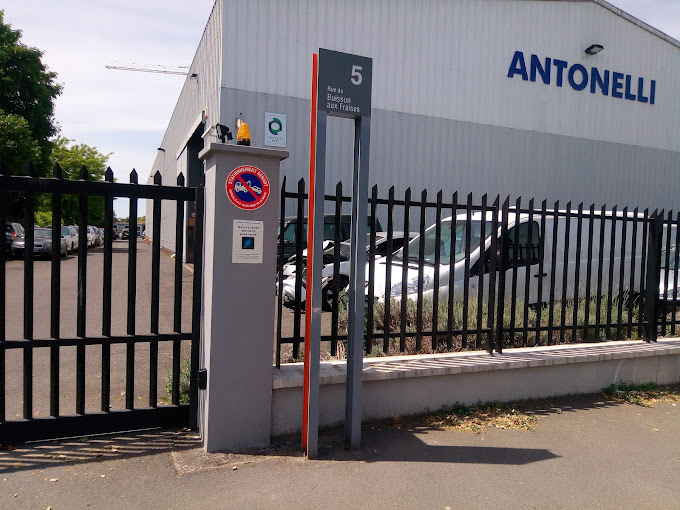 Aperçu des activités de la casse automobile ANTONELLI DOMENICO située à MASSY (91300)